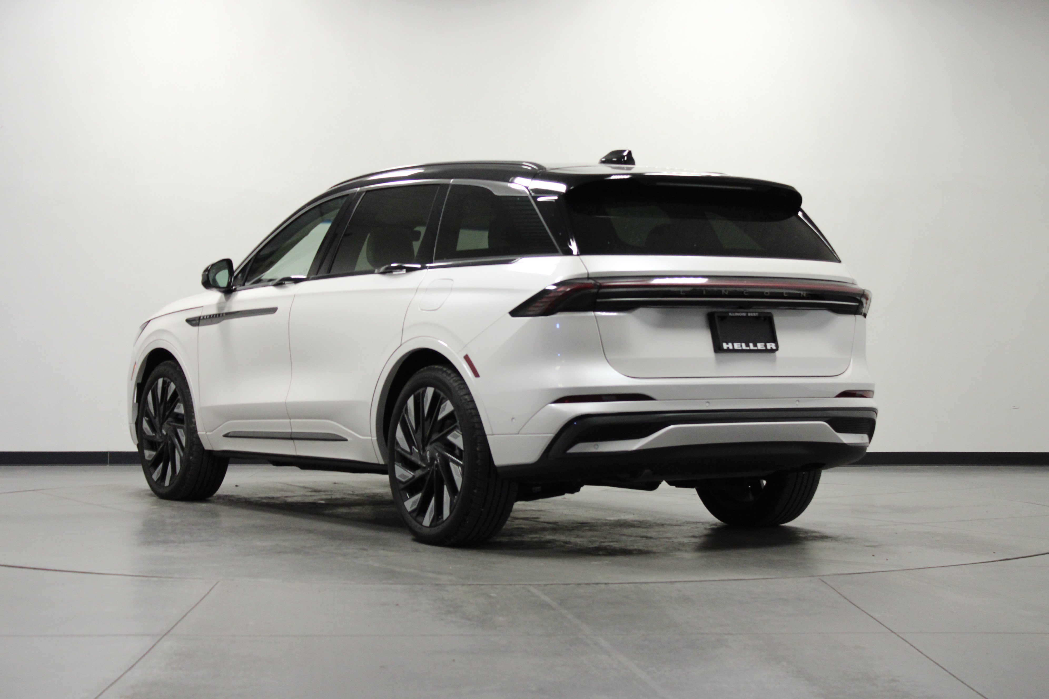Used 2024 Lincoln Nautilus Black Label w/ Jet Appearance Package (87T) AWD/4WD image 6