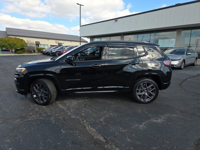 Used 2024 Jeep Compass Limited w/ High Altitude Package image 3