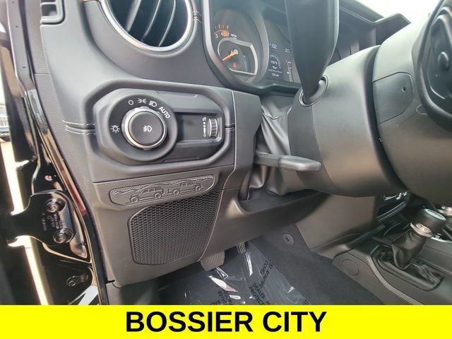 Used 2024 Jeep Wrangler Unlimited Sahara w/ Safety Group AWD/4WD image 18