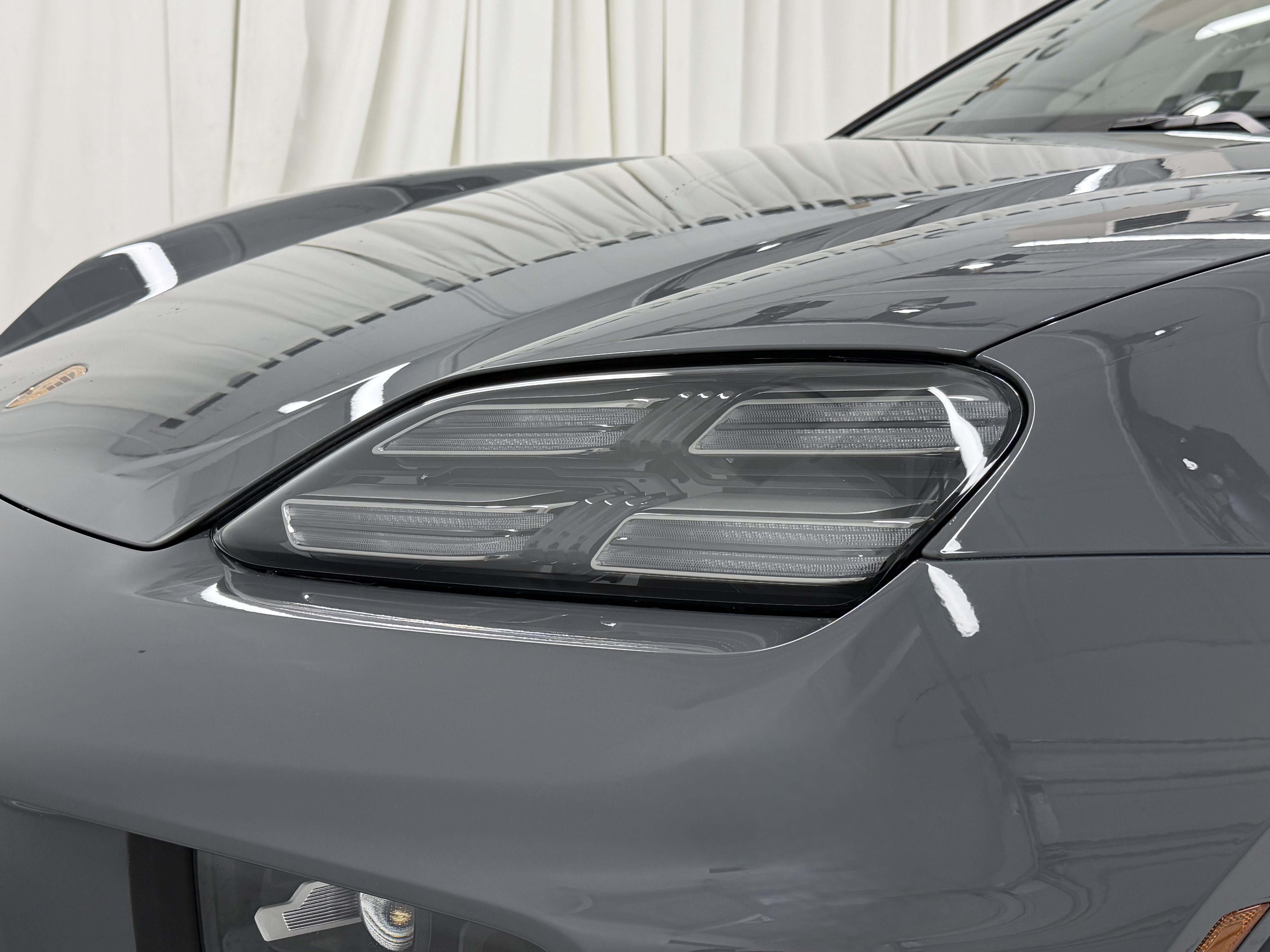 Used 2025 Porsche Macan 4S Electric AWD/4WD image 17