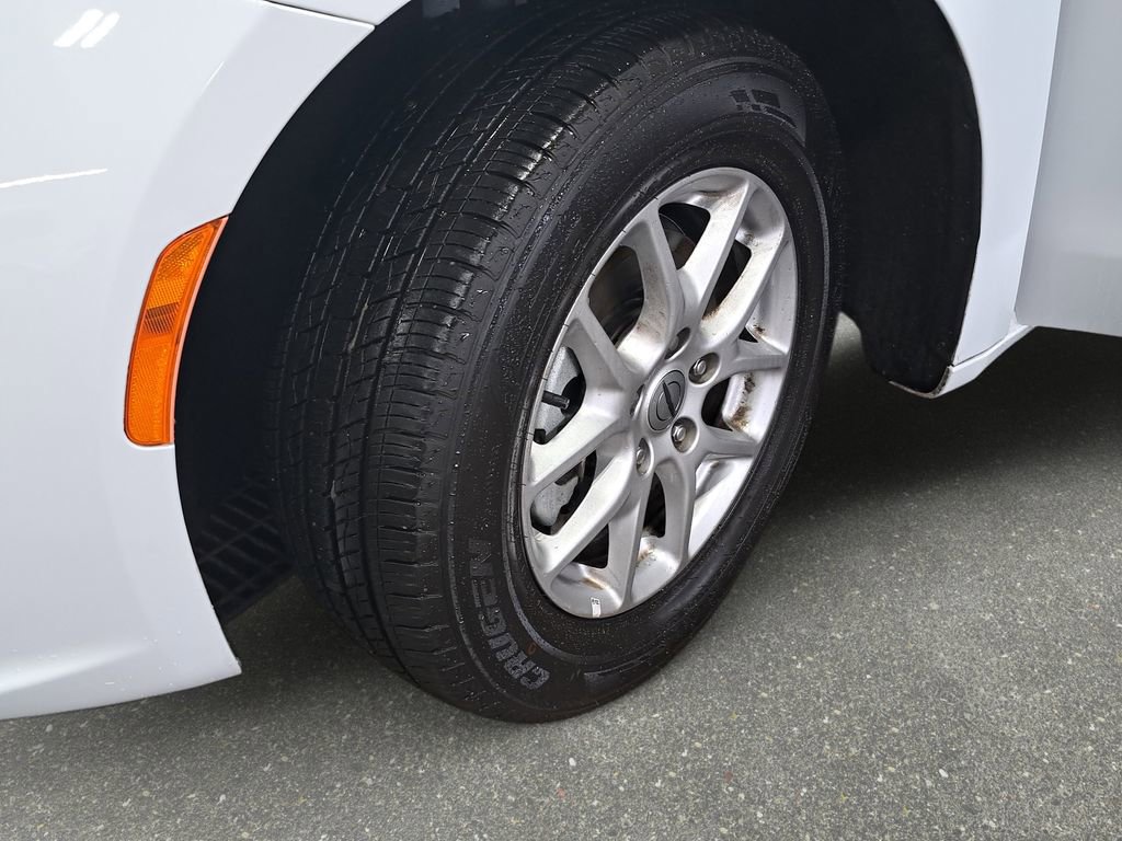 Certified 2024 Chrysler Pacifica Touring image 33