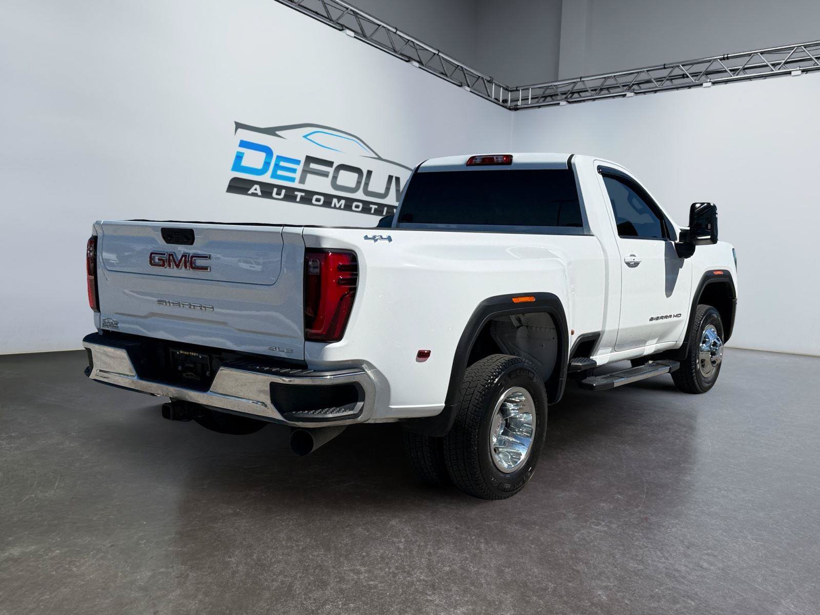 Used 2024 GMC Sierra 3500 SLE w/ SLE Convenience Package AWD/4WD image 3