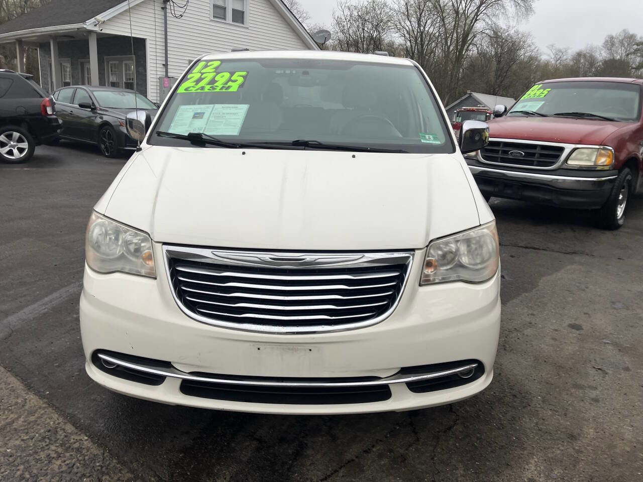 Used 2012 Chrysler Town & Country Touring-L w/ Premium Group image 4