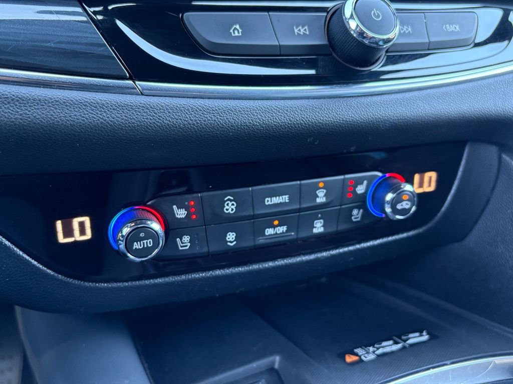 Used 2022 Buick Enclave Premium image 6