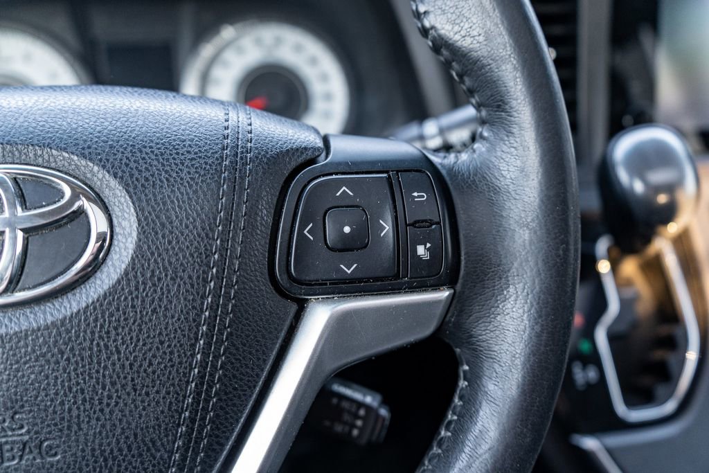 Used 2016 Toyota Sienna SE Premium image 25