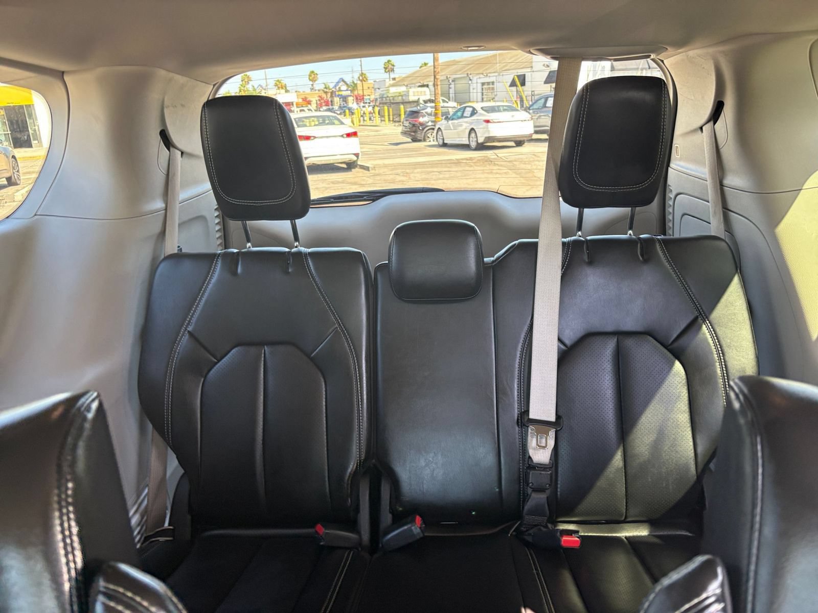 Used 2023 Chrysler Pacifica Touring-L FWD image 30
