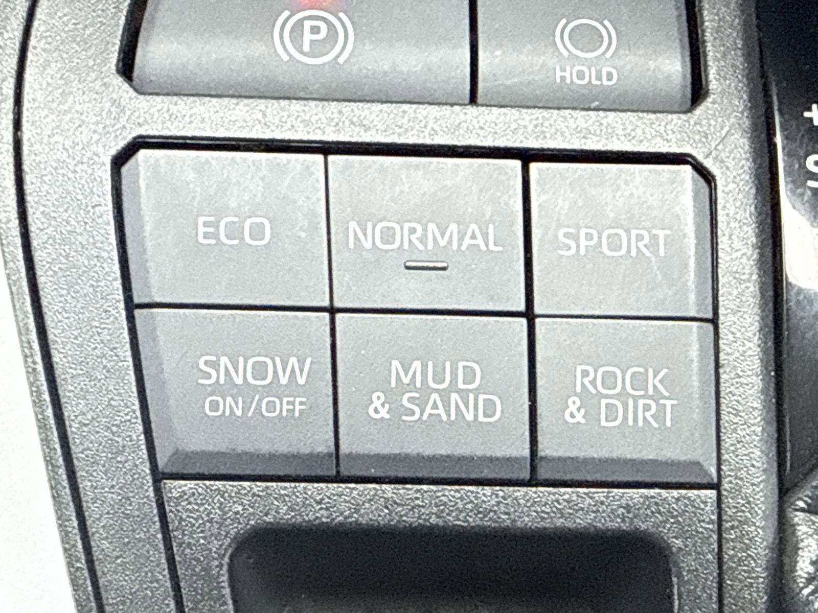 Used 2021 Toyota RAV4 LE image 18