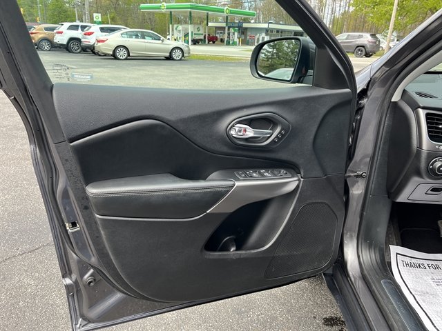 Used 2020 Jeep Cherokee Limited AWD/4WD image 18