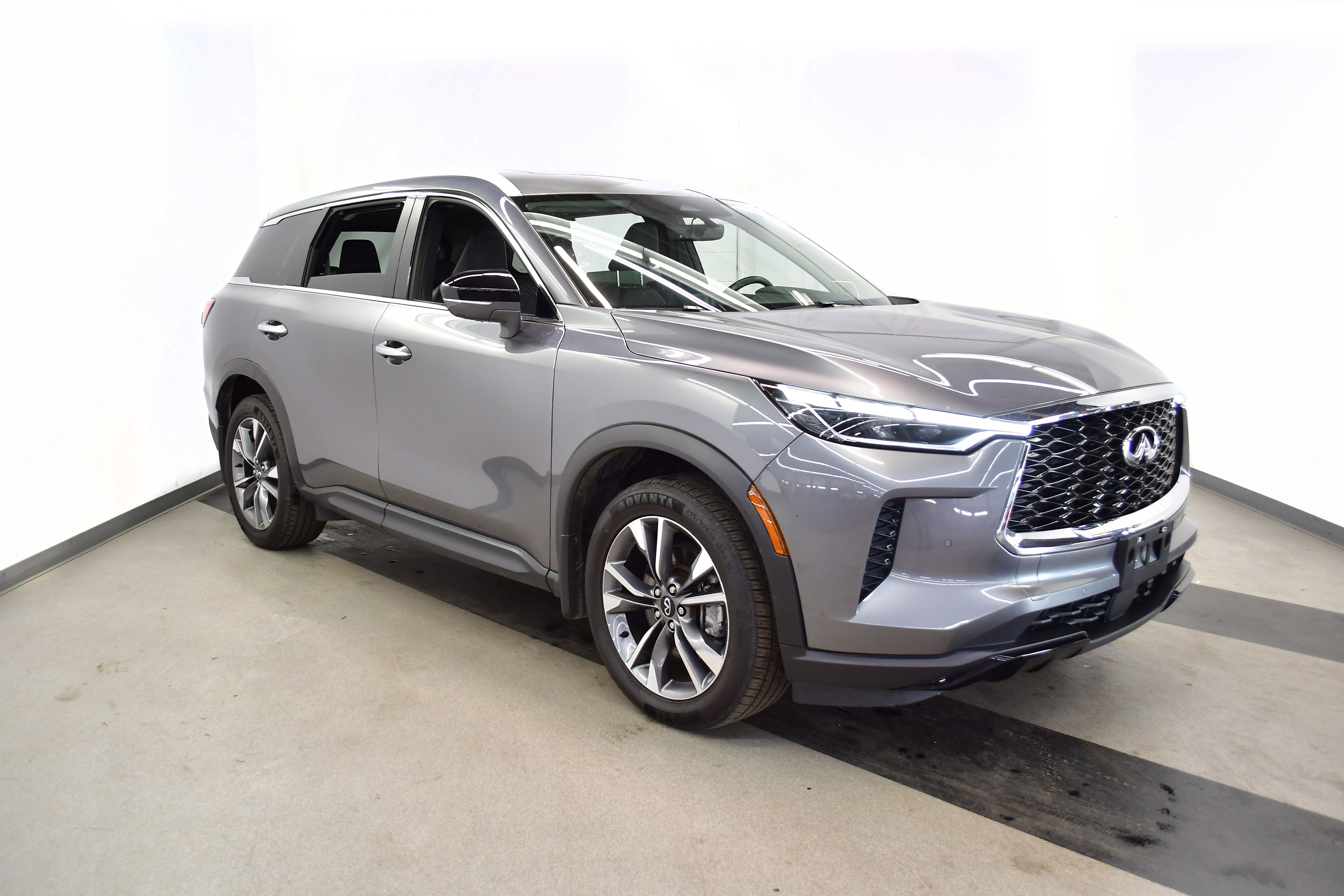 Used 2023 INFINITI QX60 Luxe w/ Performance Audio Package image 2