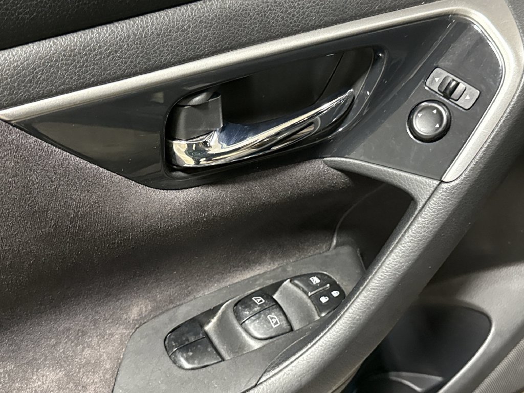 Used 2013 Nissan Altima 2.5 SV w/ 2.5SV Convenience Pkg FWD image 21