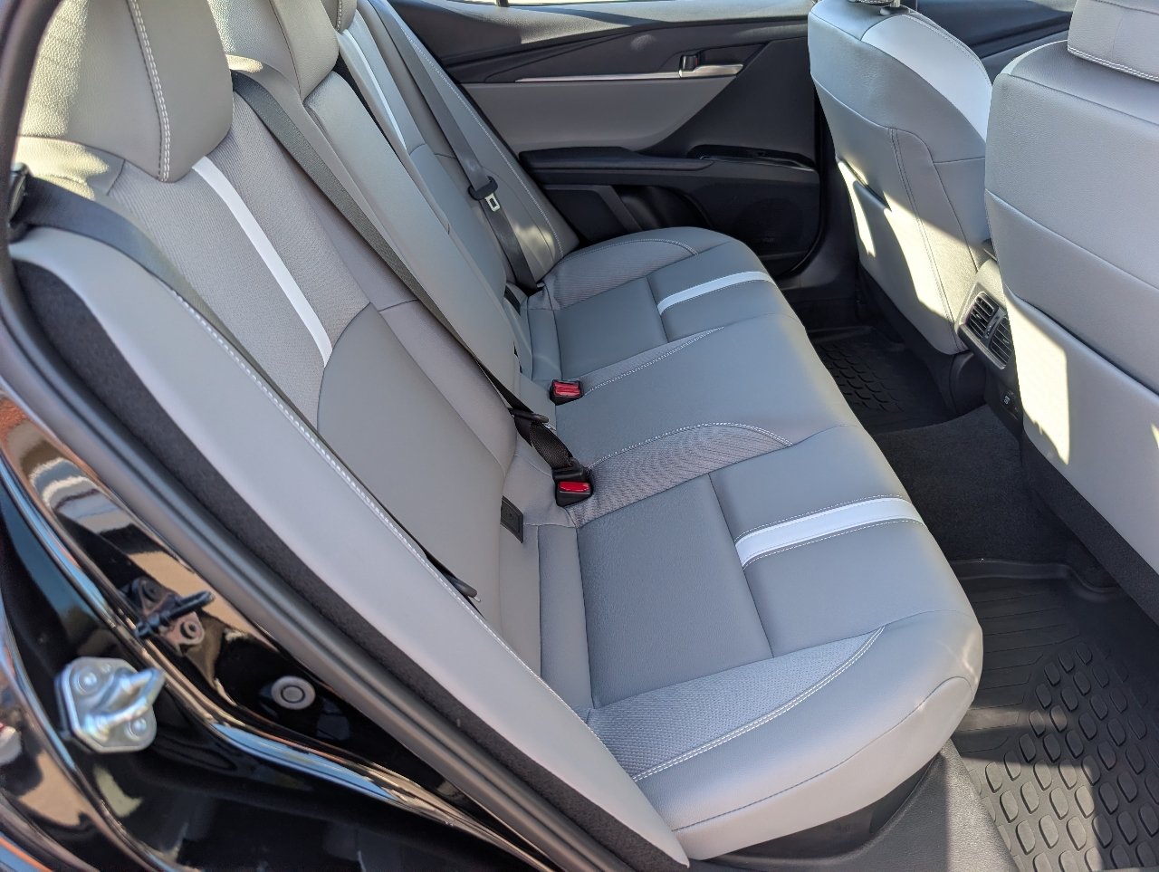 Used 2026 Toyota Camry SE w/ Convenience Package FWD image 5