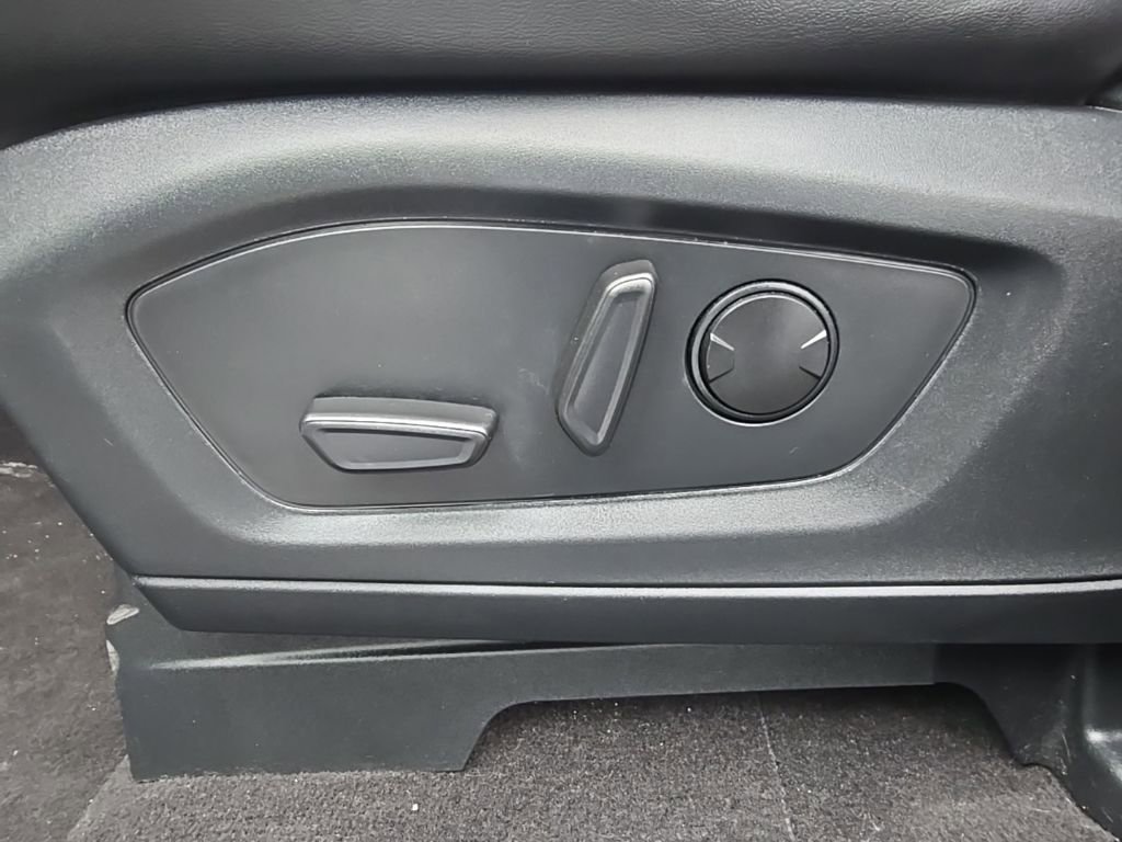 Used 2023 Ford Explorer XLT w/ Equipment Group 202A image 11