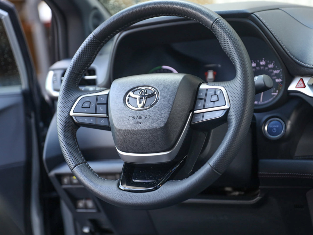 Used 2023 Toyota Sienna XSE image 35