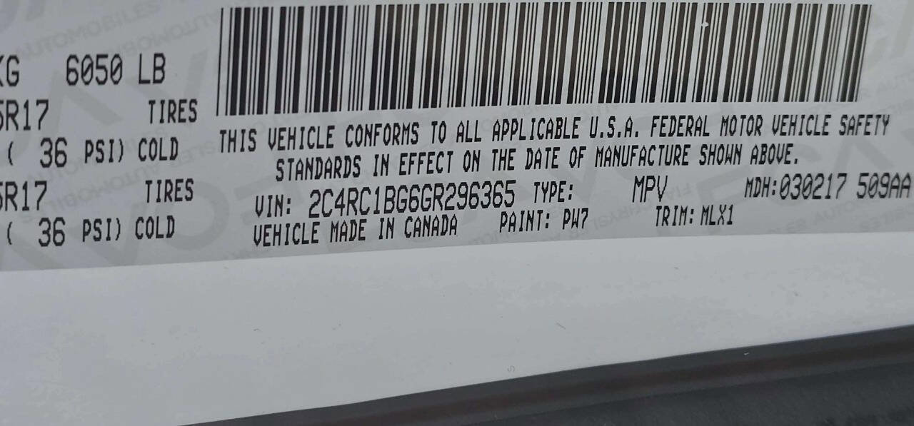 Used 2016 Chrysler Town & Country Touring image 13