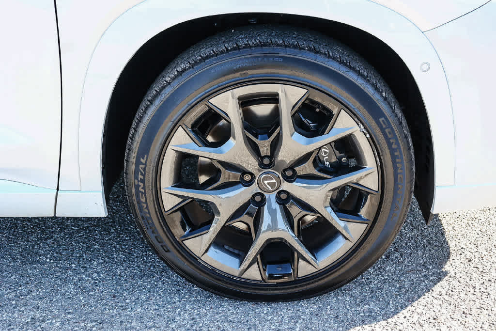 Used 2025 Lexus TX 500h AWD w/ Technology Package image 9