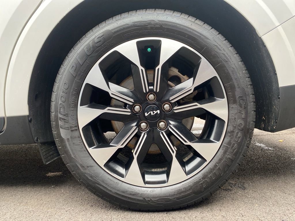 Certified 2023 Kia Carnival EX image 35