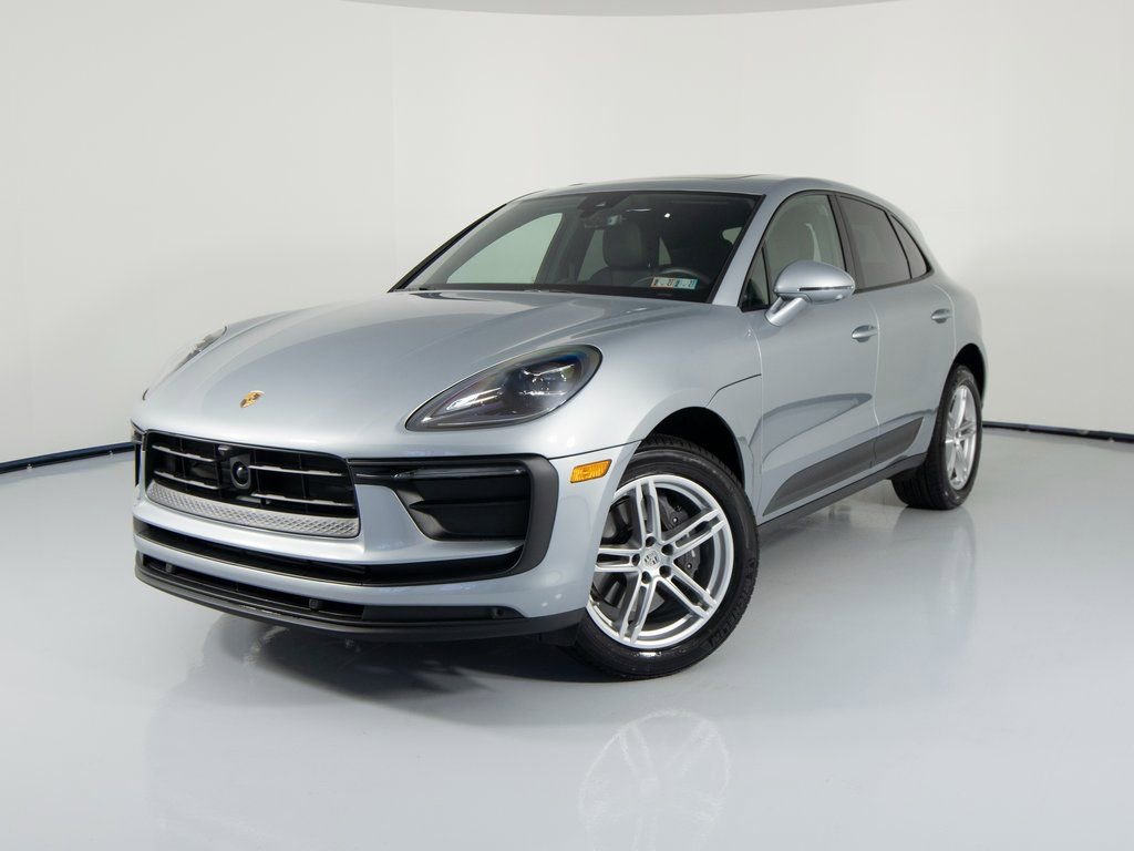 Certified 2025 Porsche Macan image 6