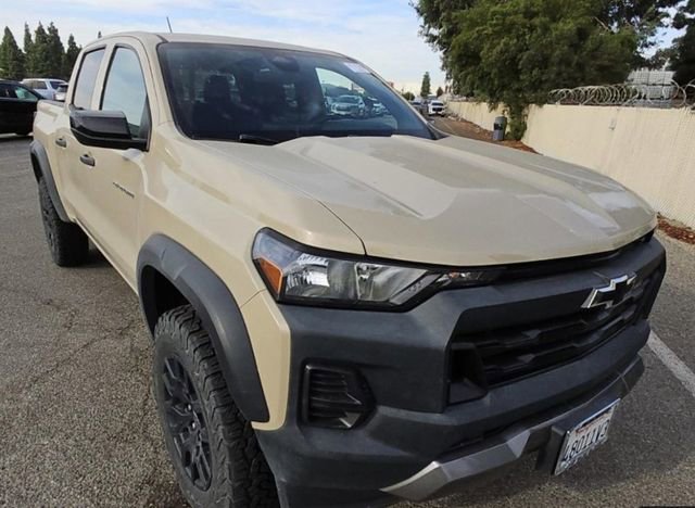Used 2023 Chevrolet Colorado Trail Boss w/ Advanced Trailering Package image 2