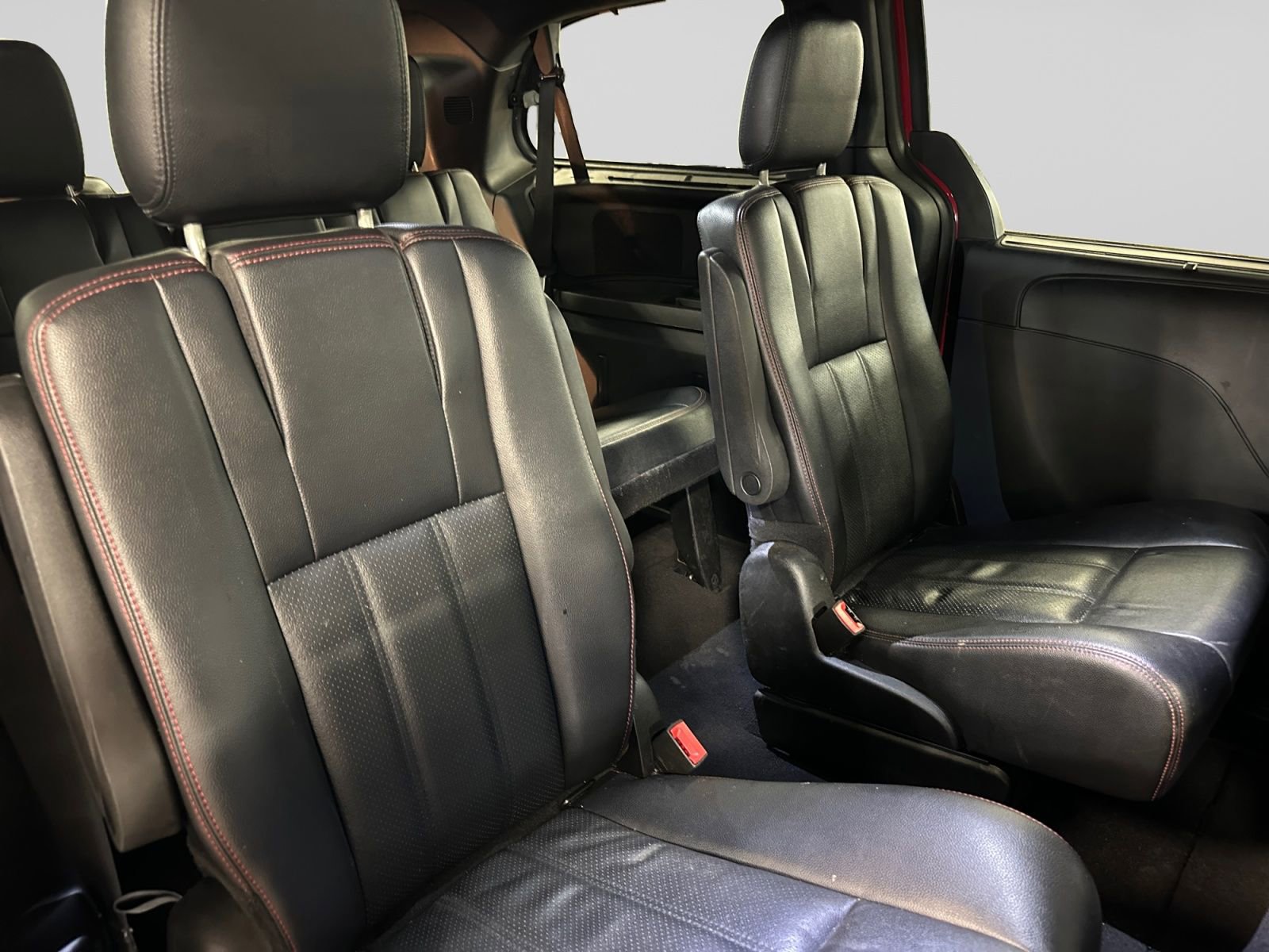 Used 2015 Dodge Grand Caravan R/T w/ Driver Convenience Group FWD image 24