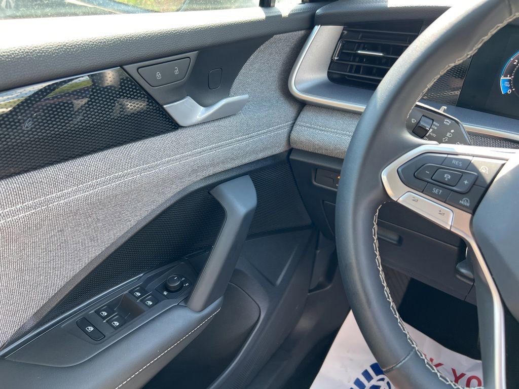 Used 2025 Volkswagen Tiguan S FWD image 17