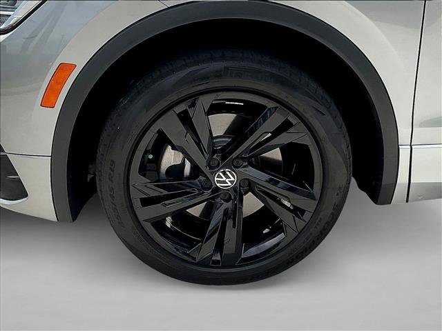 Used 2024 Volkswagen Tiguan SE R-Line FWD image 8