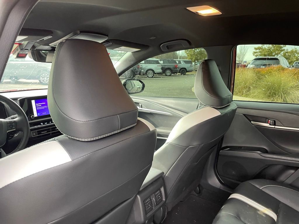 Used 2025 Toyota Camry SE w/ Convenience Package image 25