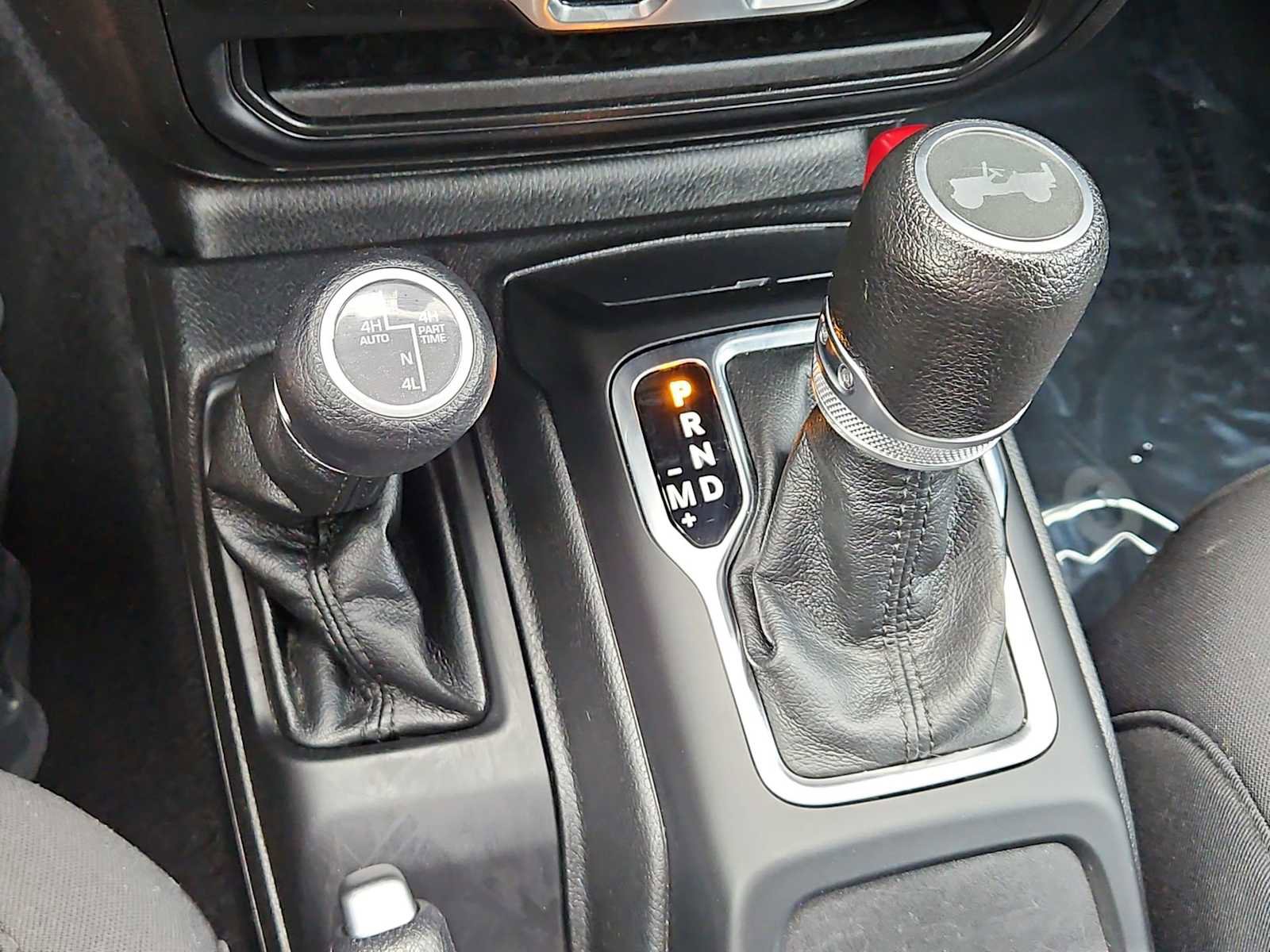 Used 2023 Jeep Wrangler Unlimited w/ Sun & Screen Package image 30