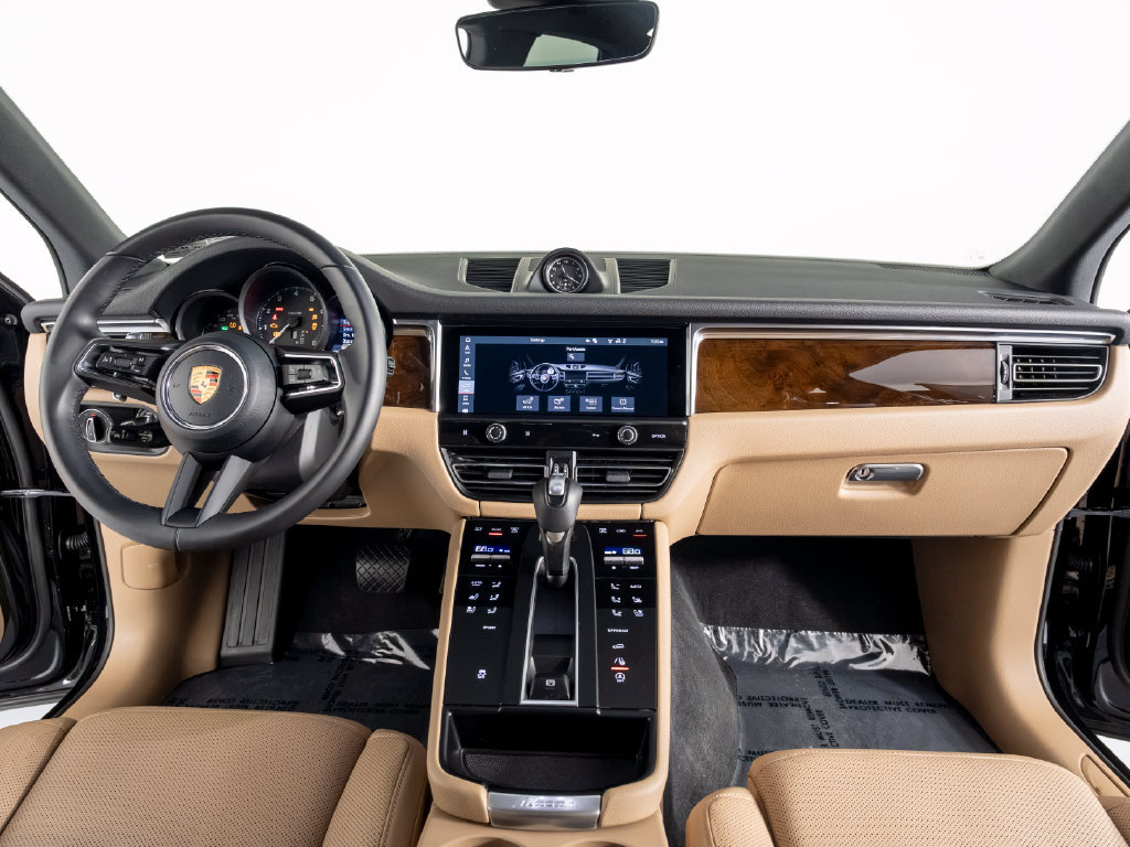 Certified 2026 Porsche Macan AWD/4WD image 38