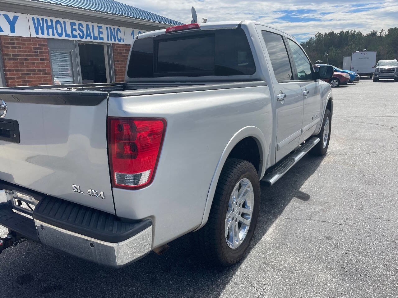 Used 2015 Nissan Titan SL AWD/4WD image 3