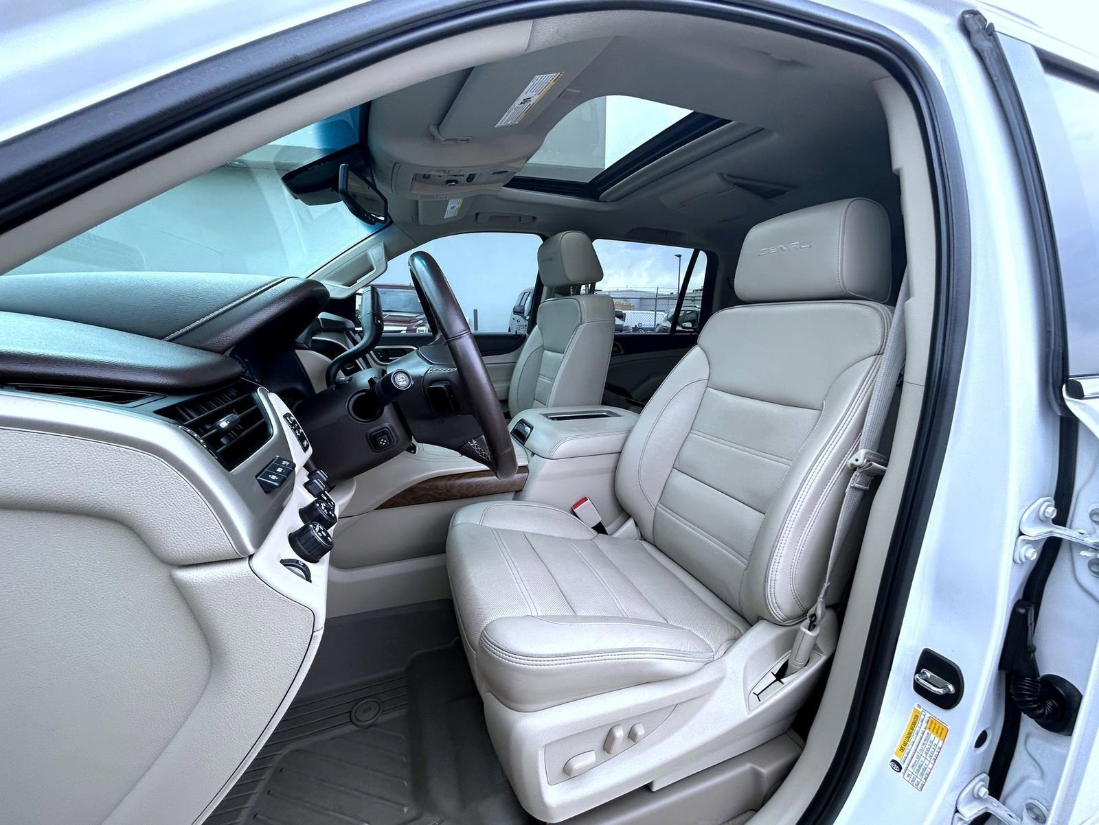 Used 2020 GMC Yukon Denali w/ Denali Premium Package AWD/4WD image 10