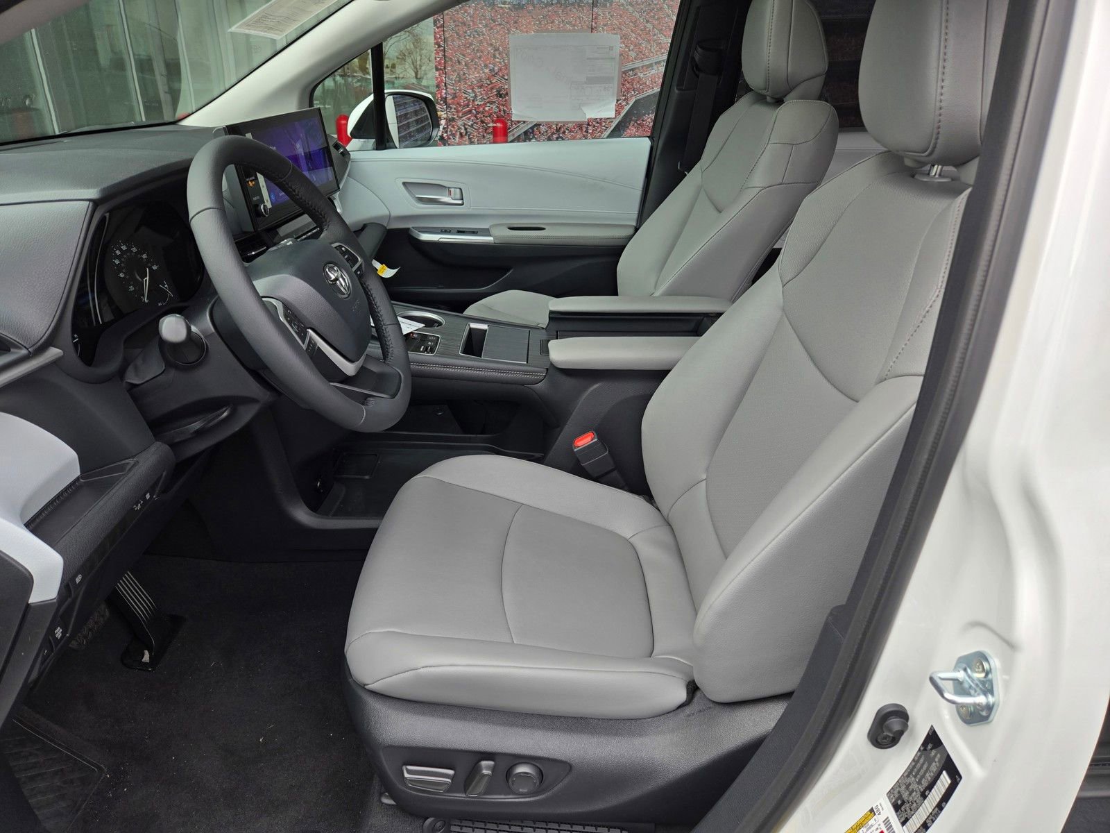 Certified 2026 Toyota Sienna XLE image 16