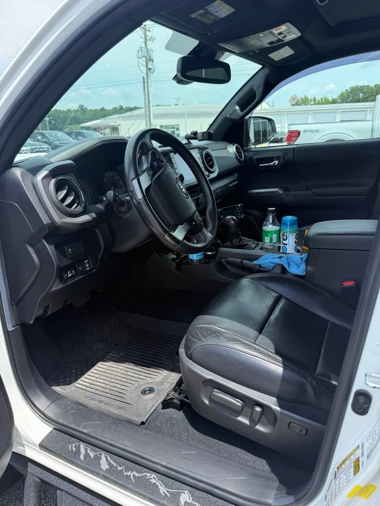 Used 2022 Toyota Tacoma TRD Sport w/ TRD Premium Sport Package AWD/4WD image 17