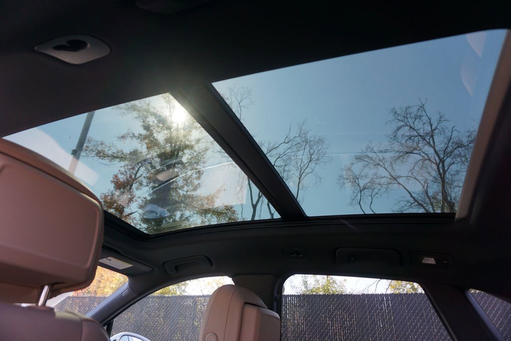 Used 2024 Porsche Macan image 16