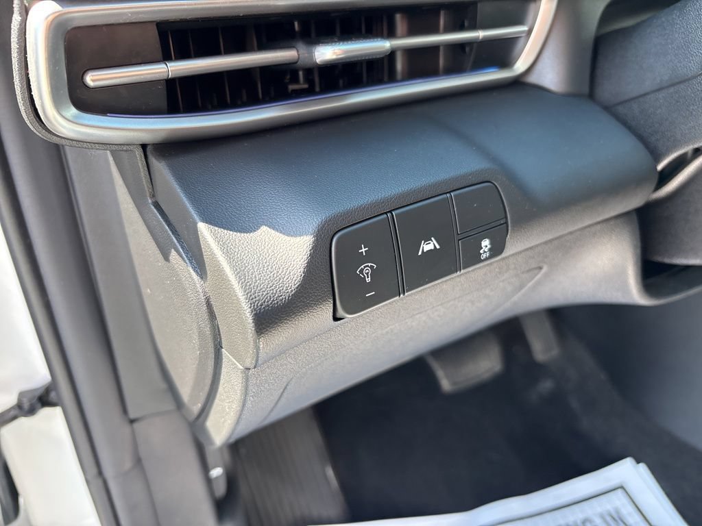 Used 2023 Hyundai Elantra Limited FWD image 17