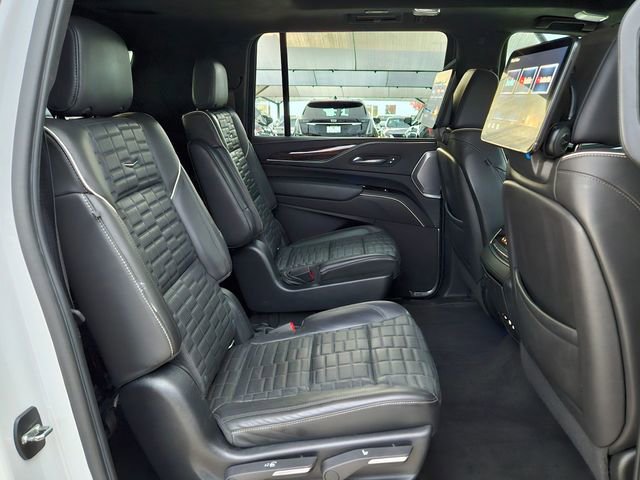 Certified 2022 Cadillac Escalade ESV Sport Platinum w/ Heavy-Duty Trailer Package image 27