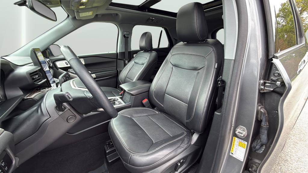 Used 2023 Ford Explorer Limited w/ Limited Technology Package AWD/4WD image 22
