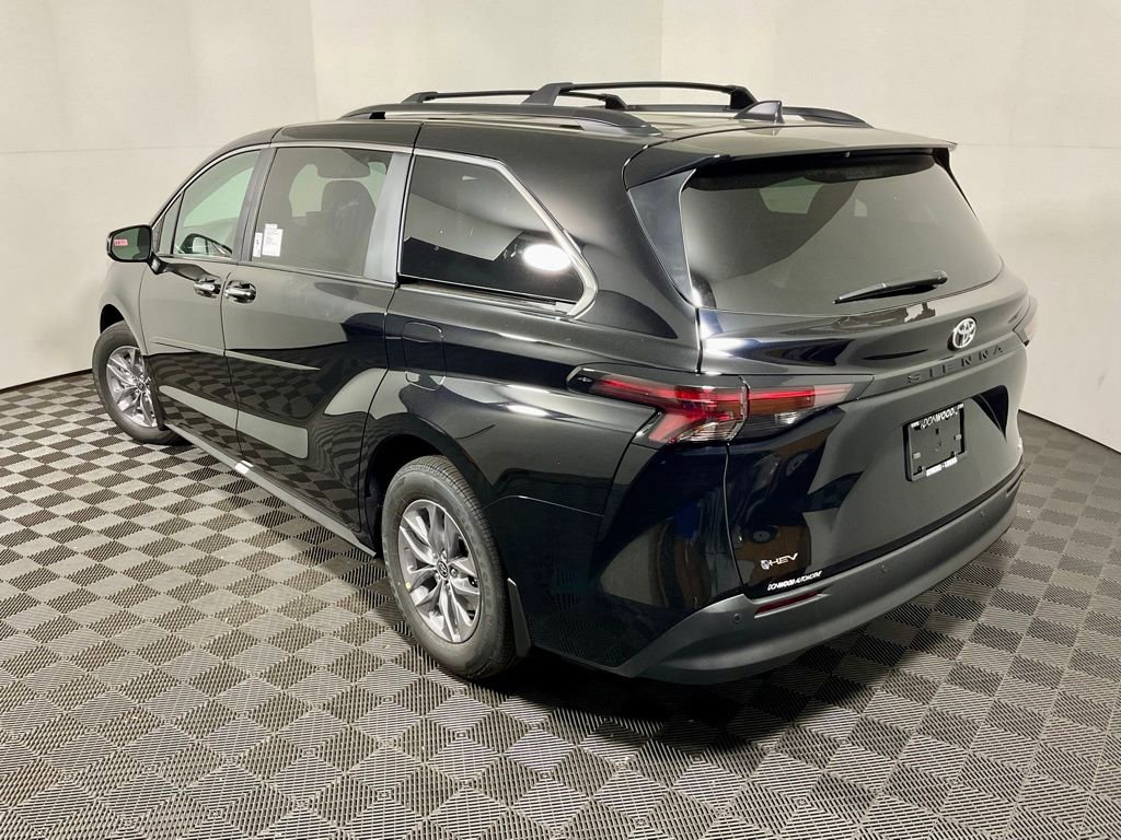 New 2026 Toyota Sienna XLE image 13