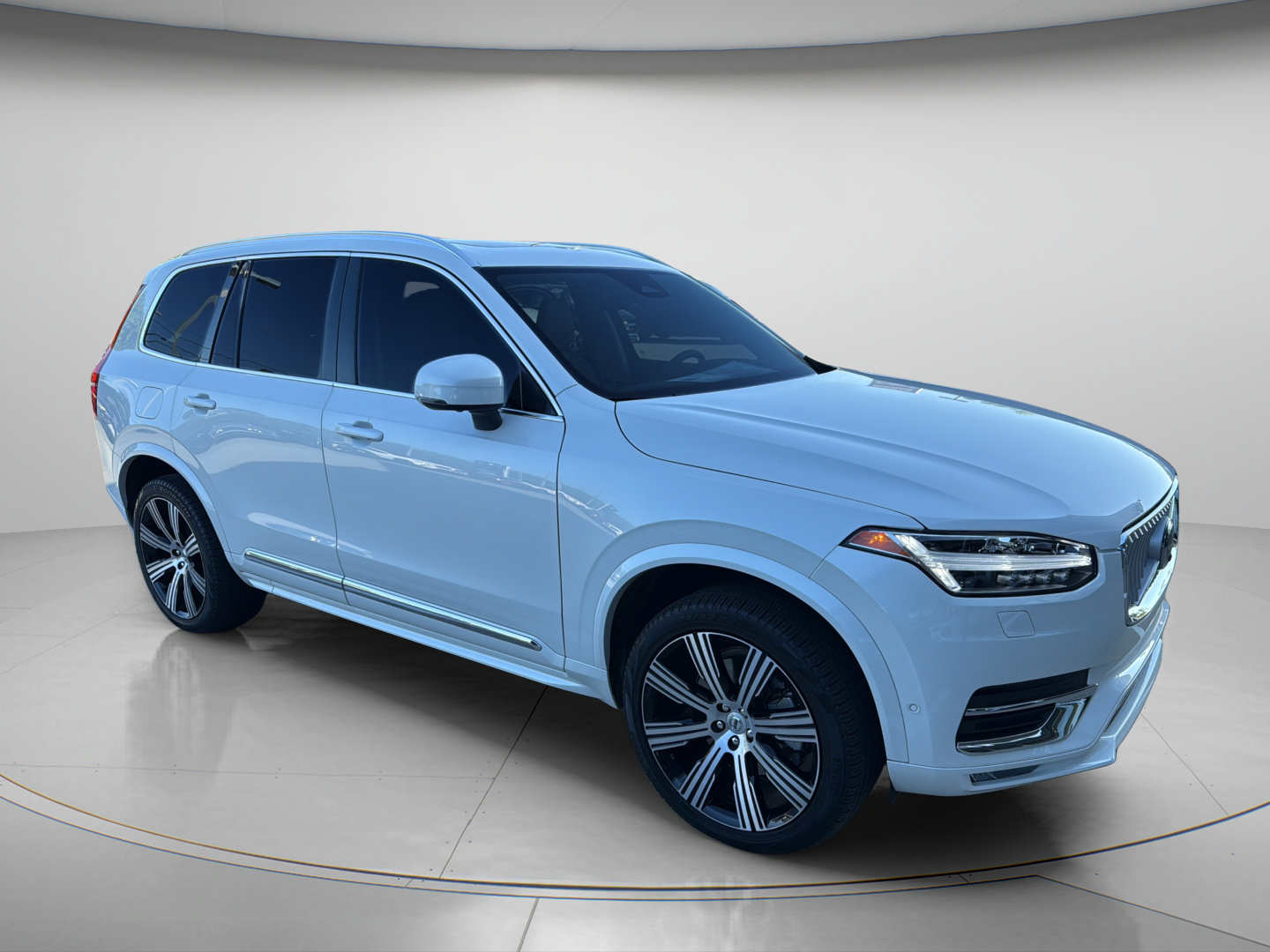 Used 2025 Volvo XC90 B6 Ultra w/ Protection Package AWD/4WD image 13