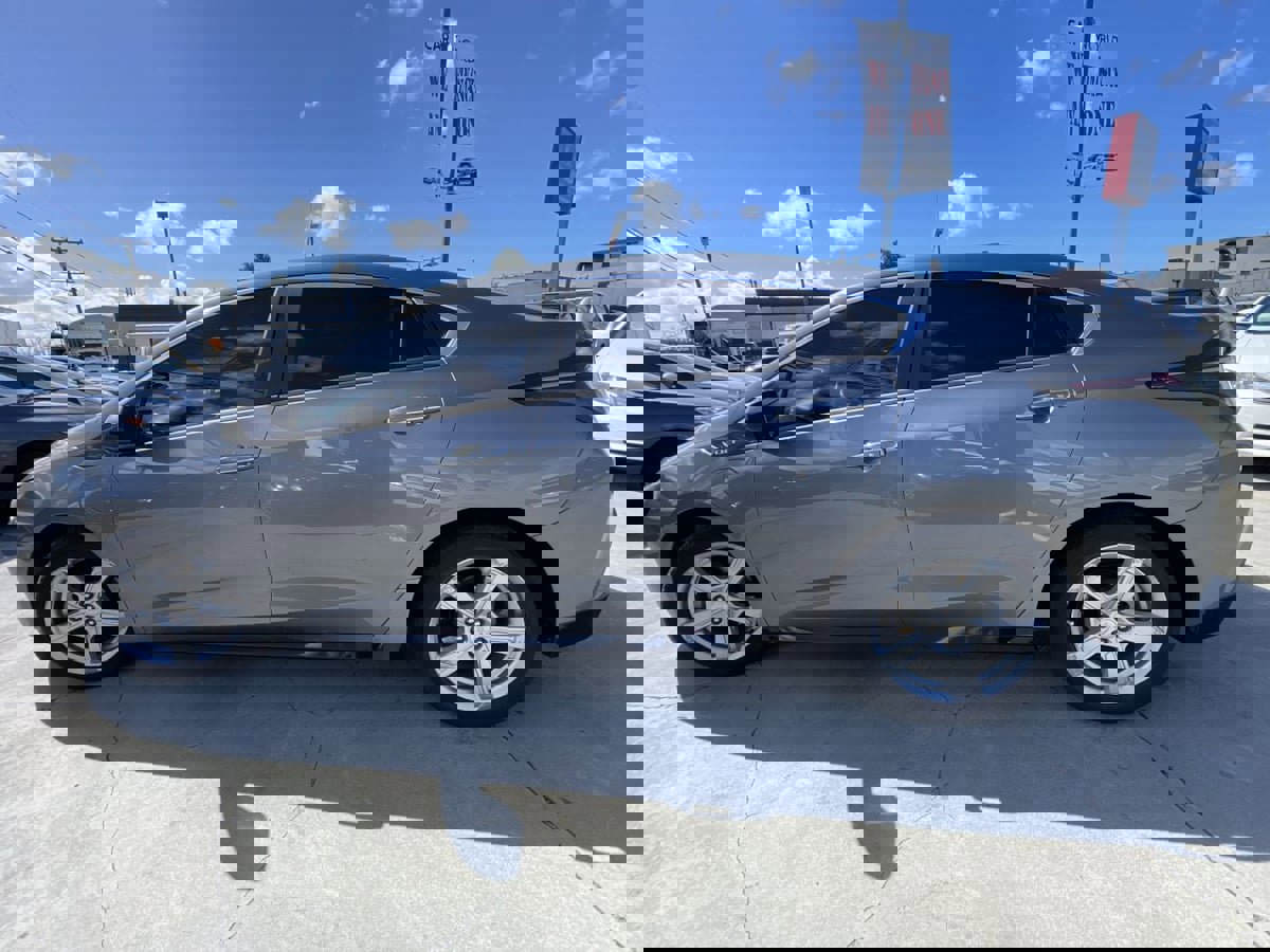 Used 2018 Chevrolet Volt LT image 3