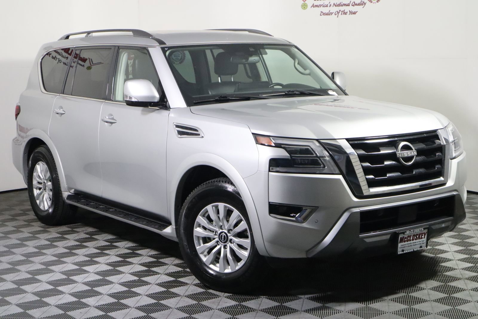 Used 2023 Nissan Armada SV image 3