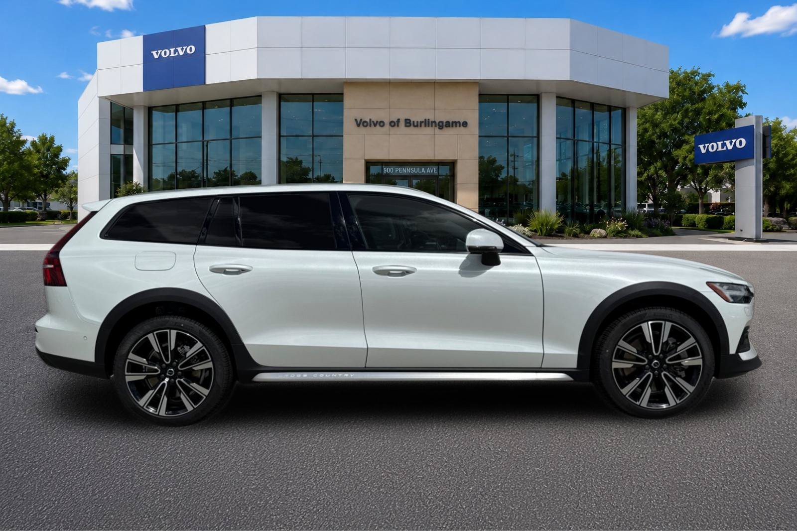 New 2026 Volvo V60 B5 Cross Country Ultra w/ Climate Package AWD/4WD image 2