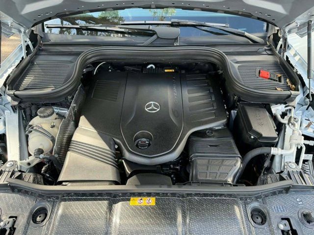 Used 2024 Mercedes-Benz GLS 450 4MATIC image 12