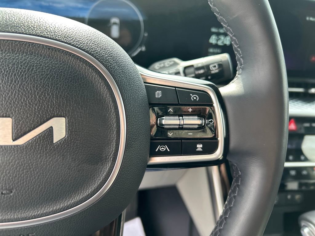 Used 2024 Kia Carnival SX Prestige image 29