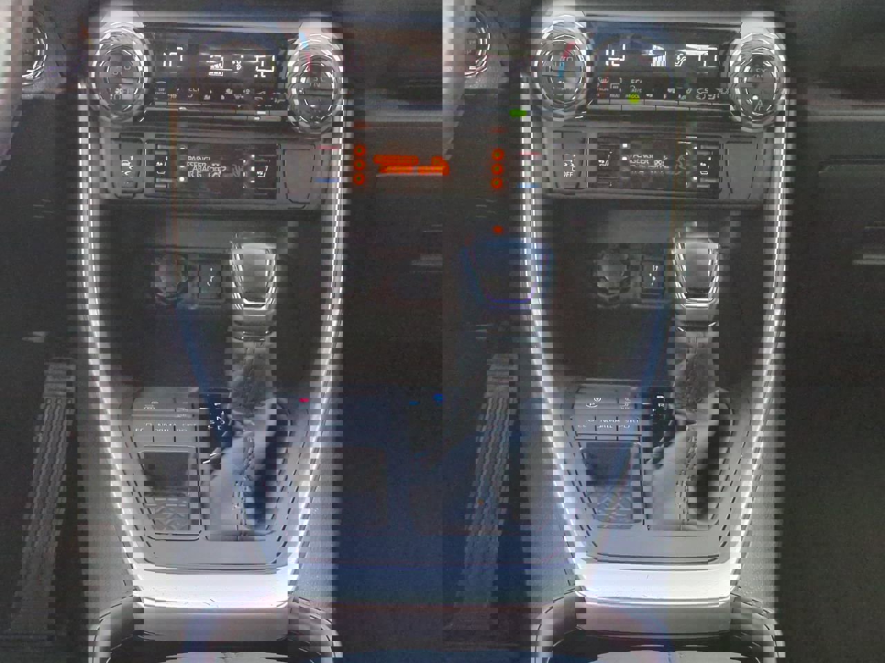 Used 2020 Toyota RAV4 Limited image 17