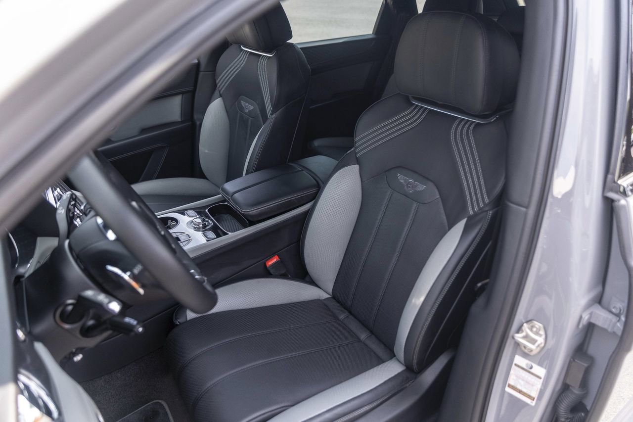 Used 2025 Bentley Bentayga AWD/4WD image 19