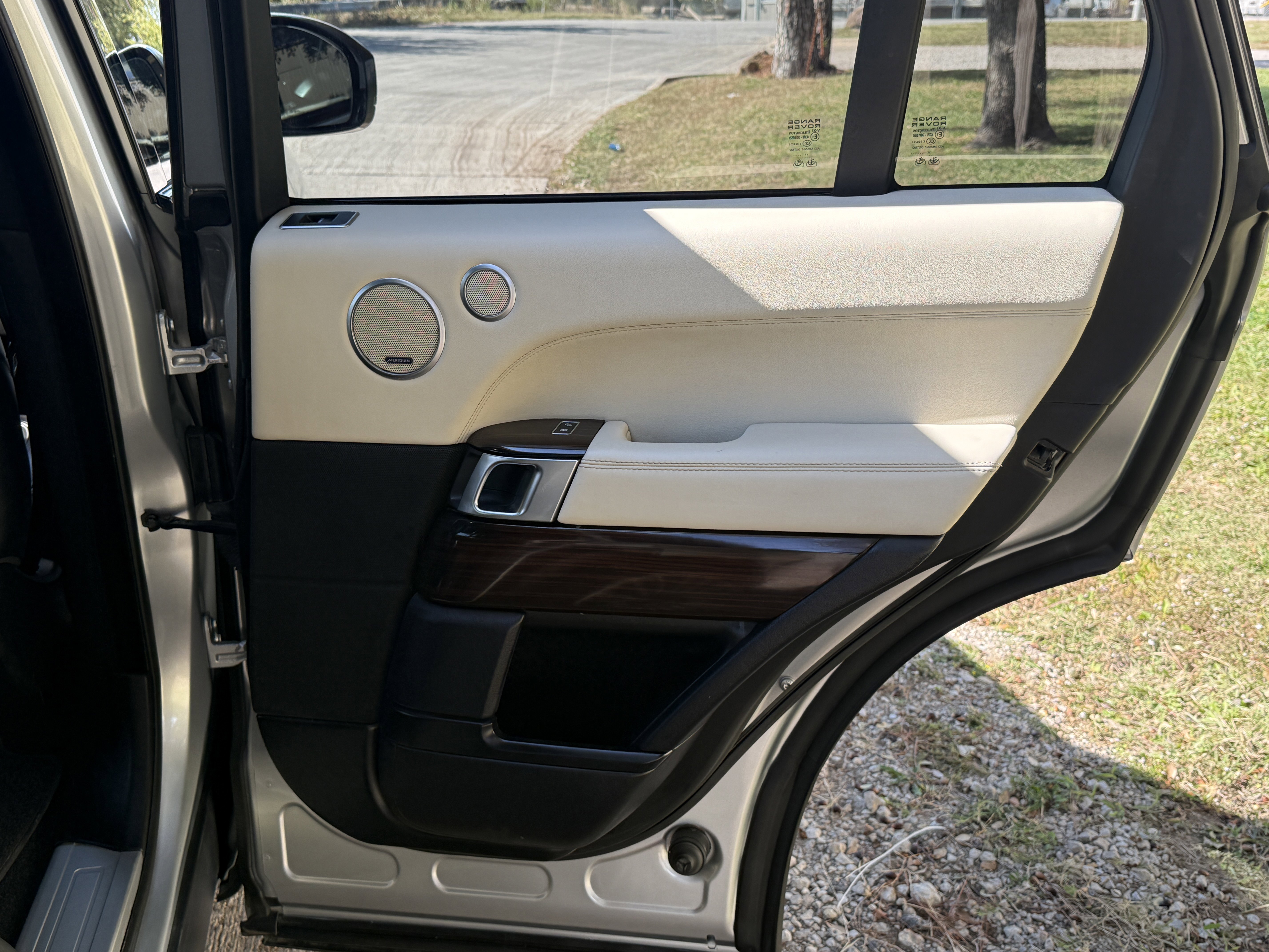 Used 2017 Land Rover Range Rover HSE image 40