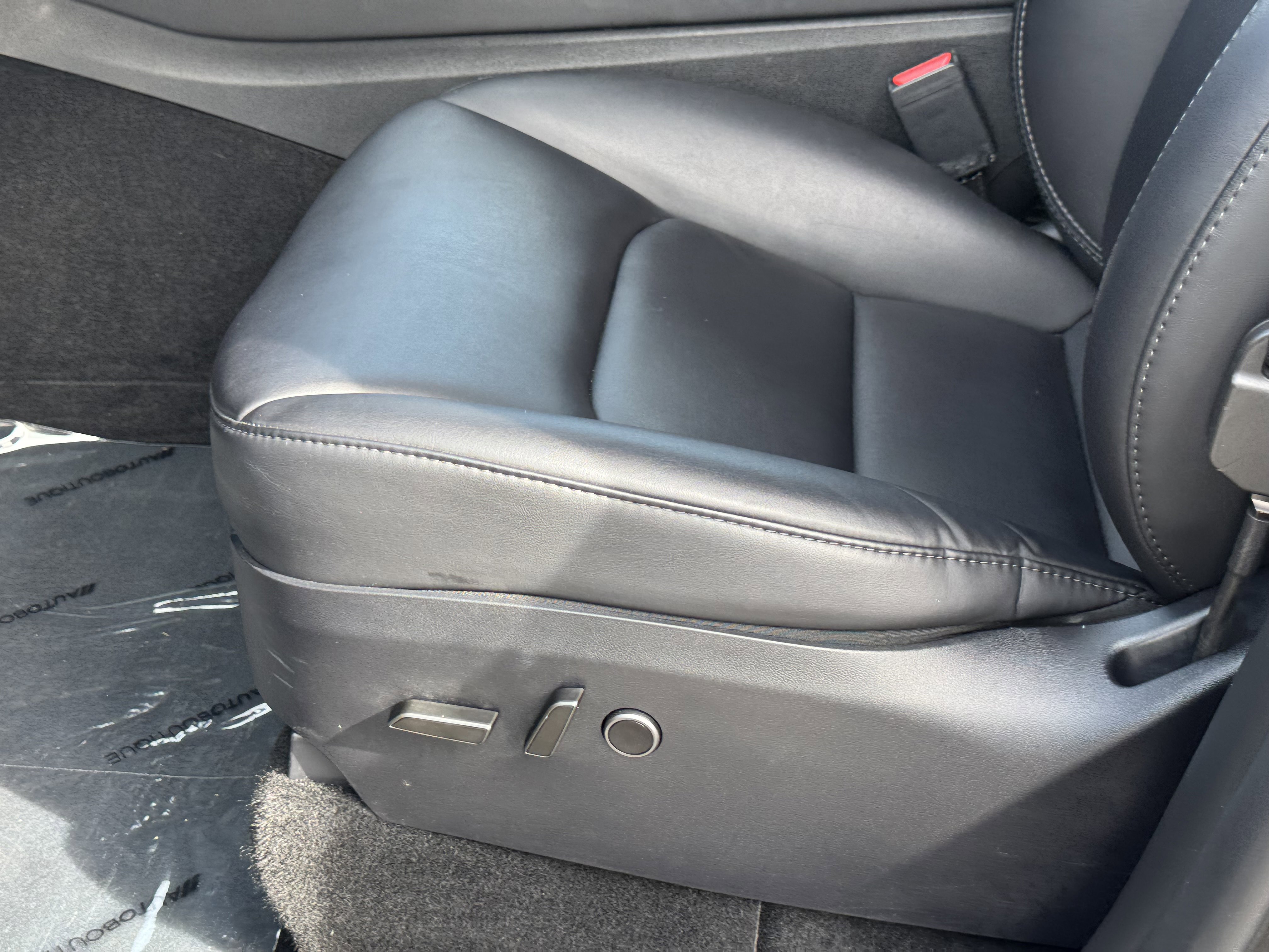 Used 2024 Tesla Model Y 2WD image 9