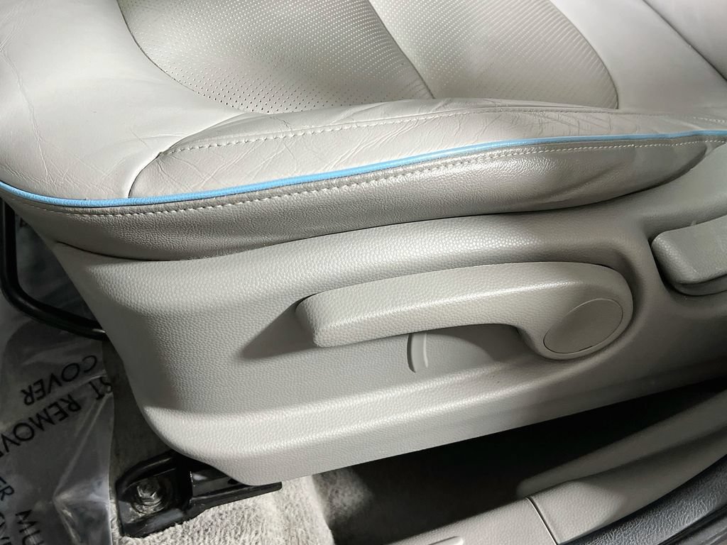 Used 2016 Kia Soul EV + w/ Sun & Fun Package FWD image 17
