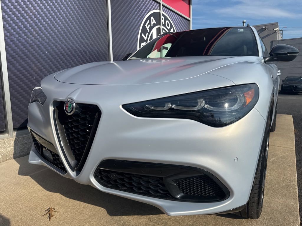 Used 2024 Alfa Romeo Stelvio AWD image 18