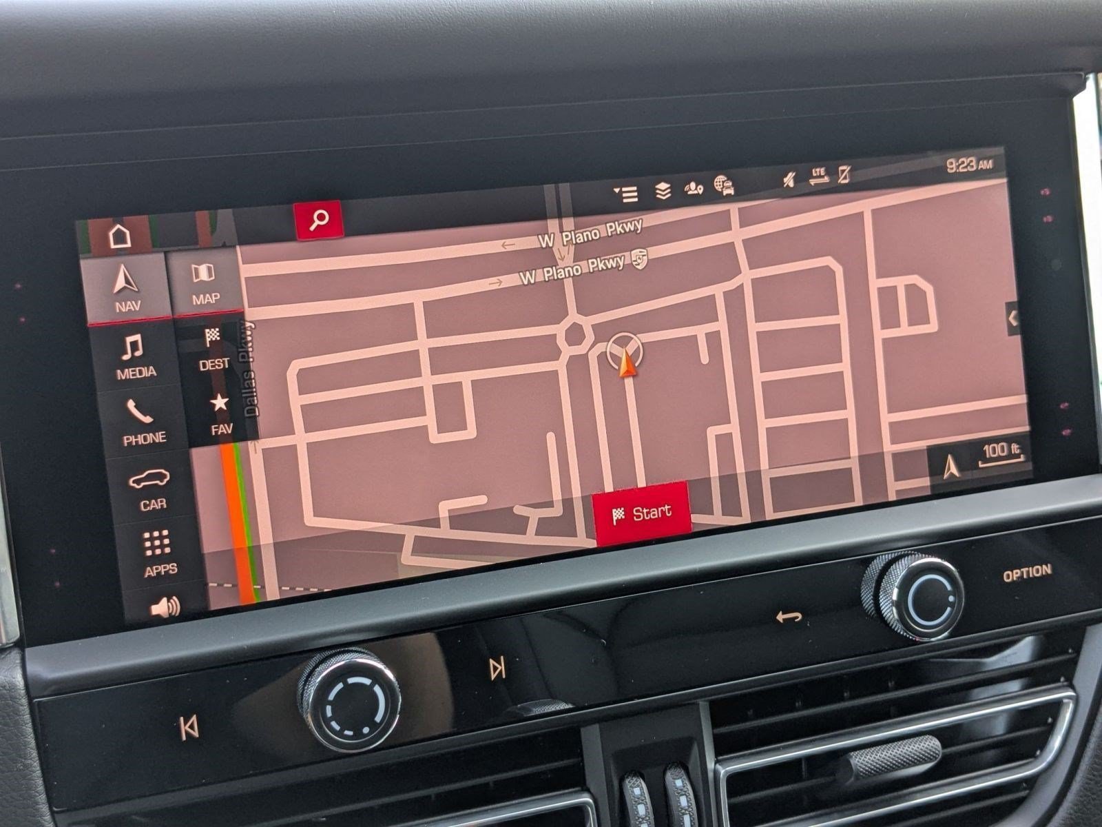Certified 2026 Porsche Macan AWD/4WD image 18